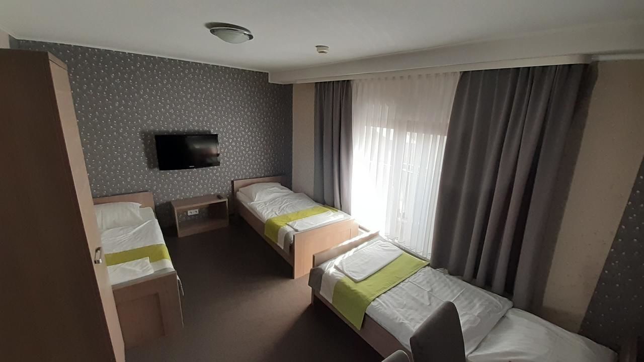 Отели типа «постель и завтрак» Restauracja i hotel Pod Kasztanami Ополе