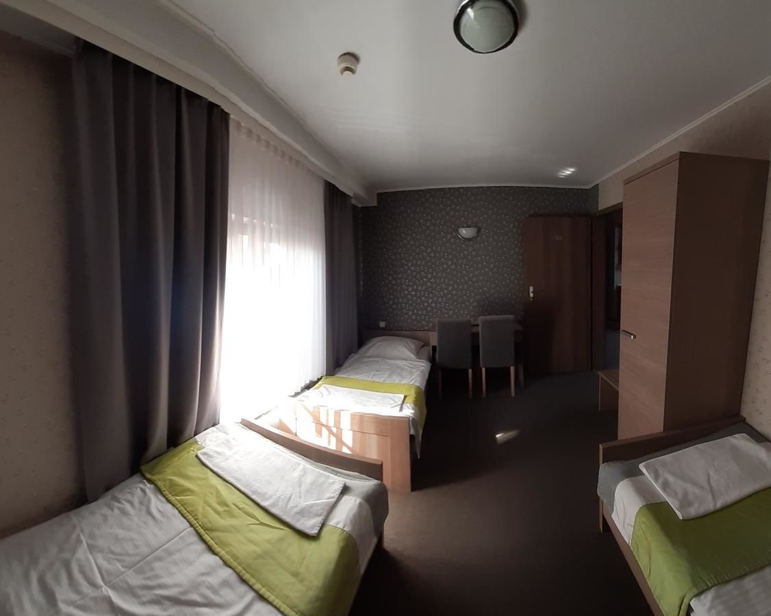 Отели типа «постель и завтрак» Restauracja i hotel Pod Kasztanami Ополе-14